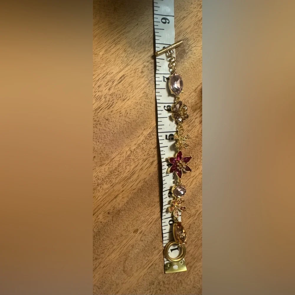 Oscar de la Renta
Crystal Flower bracelet - Picture 8 of 8